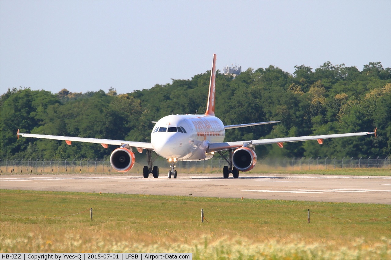 HB-JZZ, 2010 Airbus A320-214 C/N 4233, Airbus A320-214, Lining up rwy 15, Bâle-Mulhouse-Fribourg airport (LFSB-BSL)