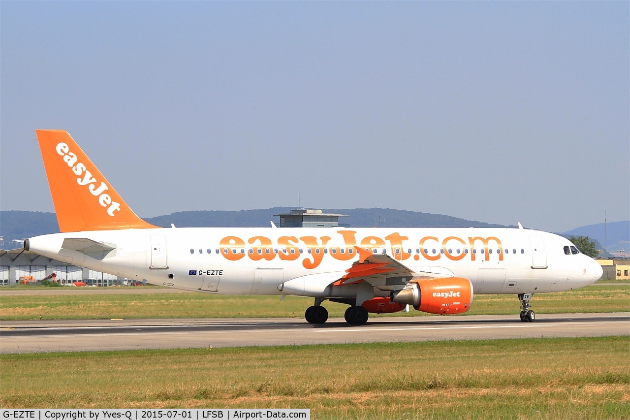 G-EZTE, 2009 Airbus A320-214 C/N 3913, Airbus A320-214, Lining up rwy 15, Bâle-Mulhouse-Fribourg airport (LFSB-BSL)