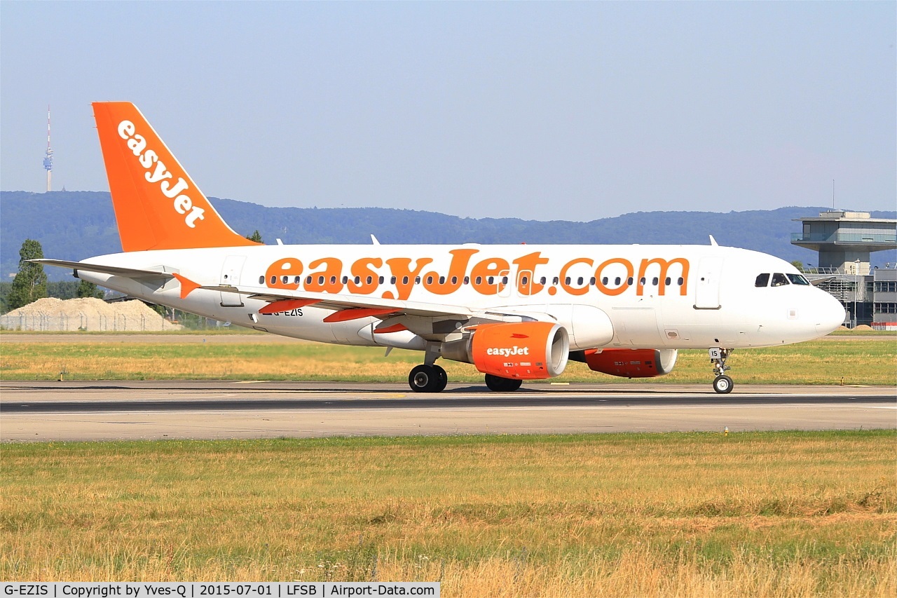 G-EZIS, 2005 Airbus A319-111 C/N 2528, Airbus A319-111, Lining up rwy 15, Bâle-Mulhouse-Fribourg airport (LFSB-BSL)
