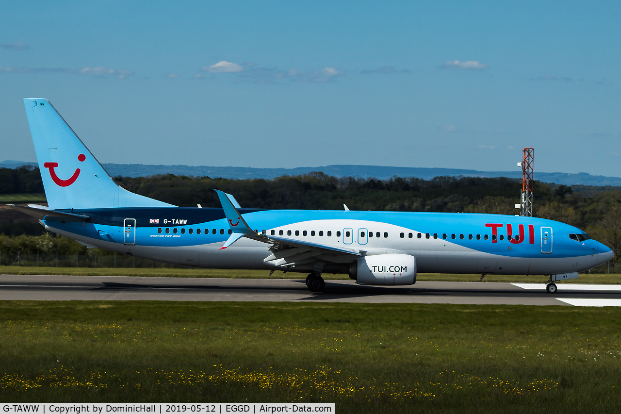 G-TAWW, 2015 Boeing 737-8K5 C/N 41663, Departing RWY 09