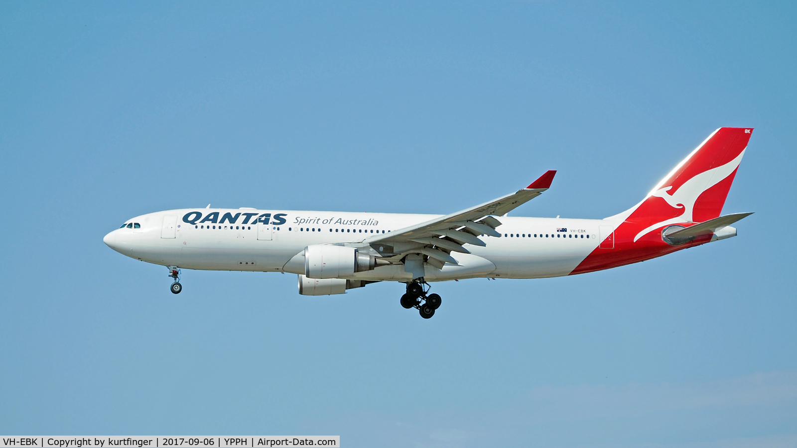 VH-EBK, 2008 Airbus A330-202 C/N 945, Airbus A330-202. Qantas VH-EBK, final R03 YPPH, 06/09/17.