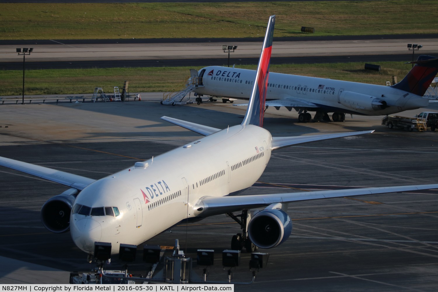 N827MH, 2001 Boeing 767-432/ER C/N 29705, Delta