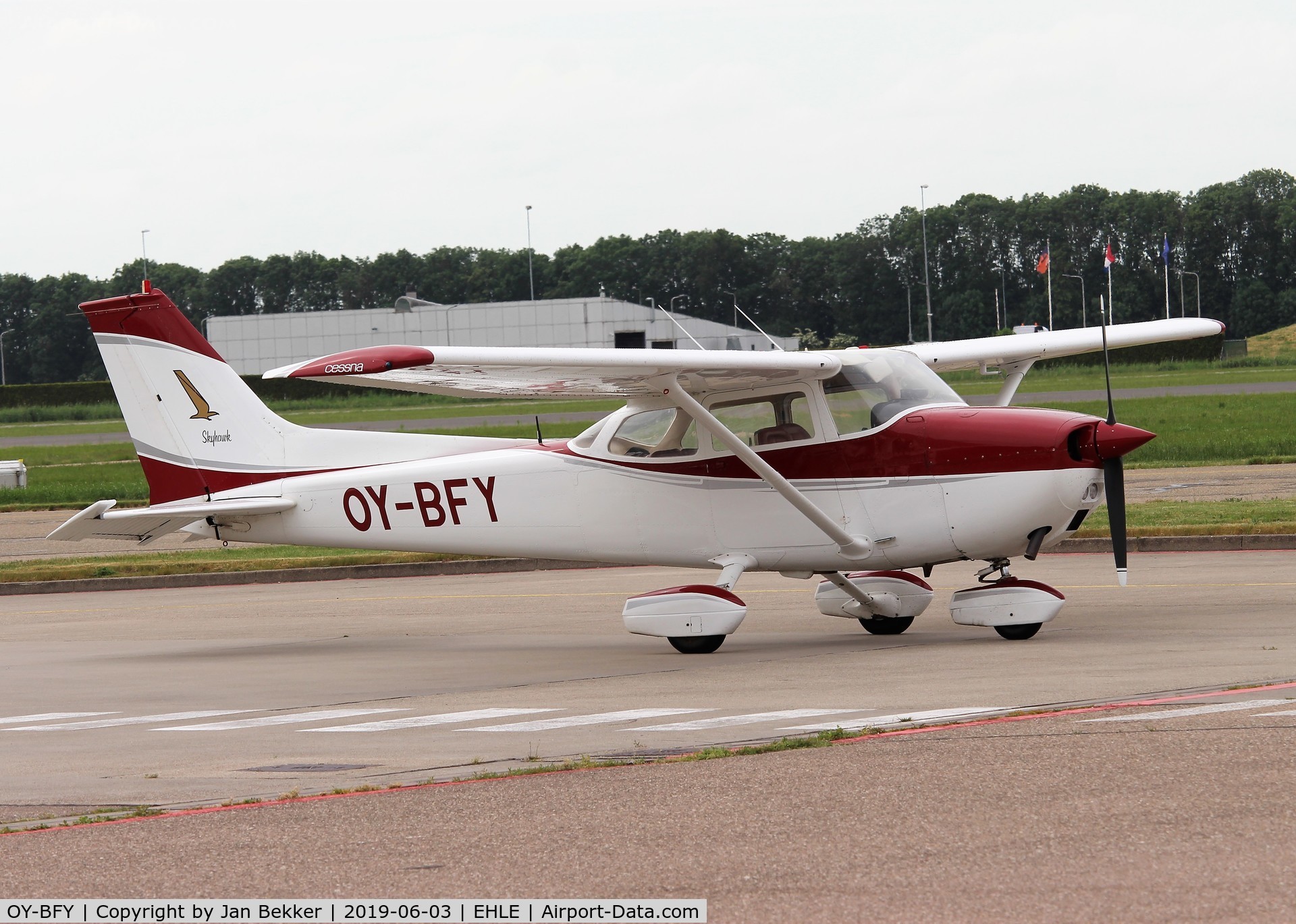 OY-BFY, 1974 Reims F172M Skyhawk C/N 1142, Lelystad Airport