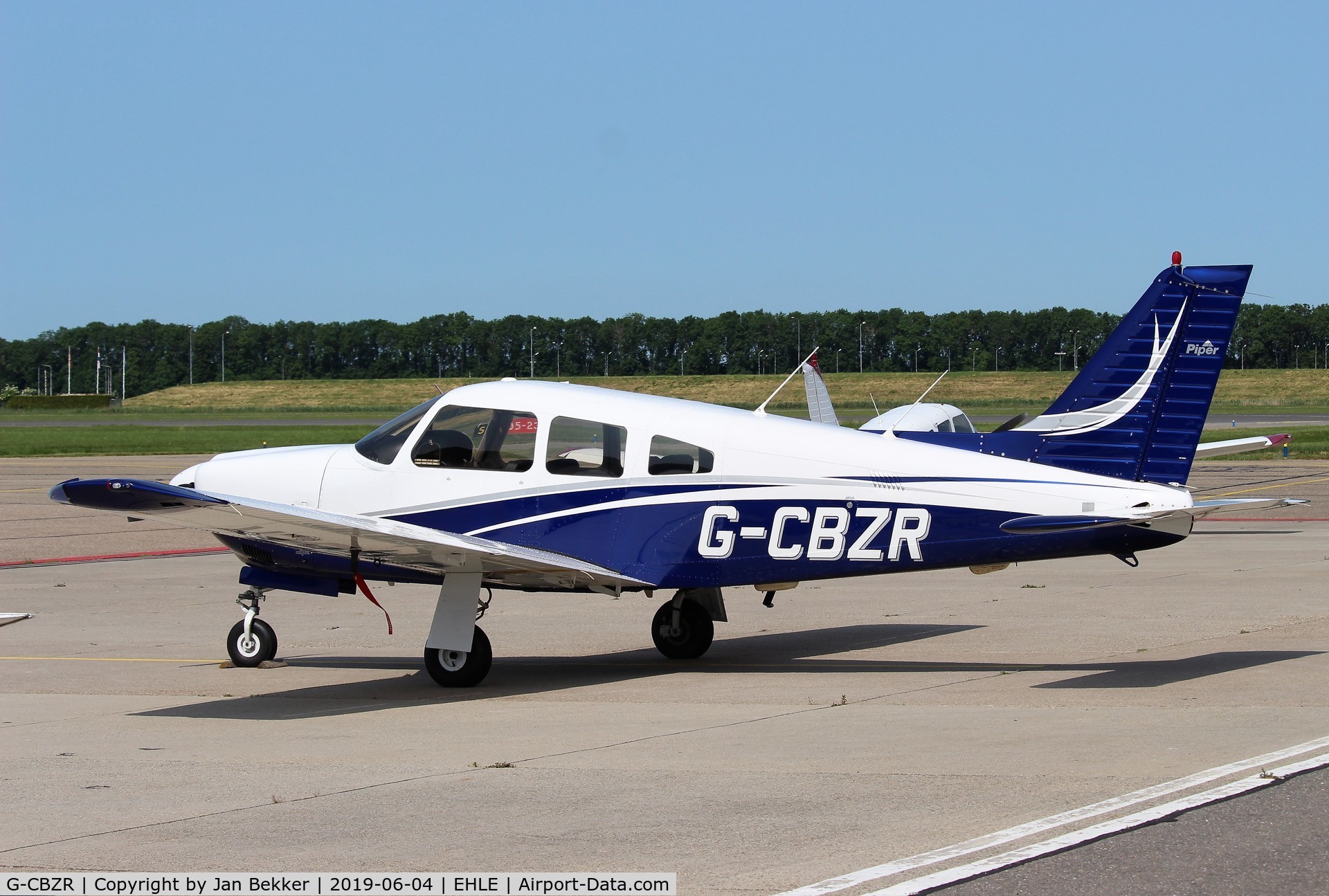 G-CBZR, 1989 Piper PA-28R-201 Cherokee Arrow III C/N 2837029, Lelystad Airport
