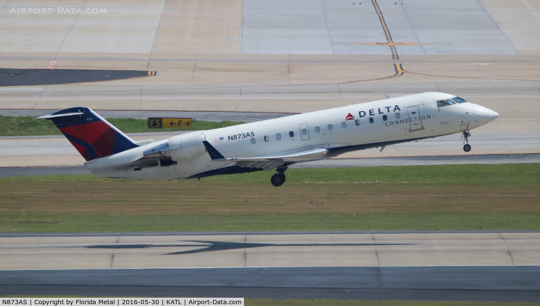N873AS, 2001 Bombardier CRJ-200ER (CL-600-2B19) C/N 7549, Delta Connection