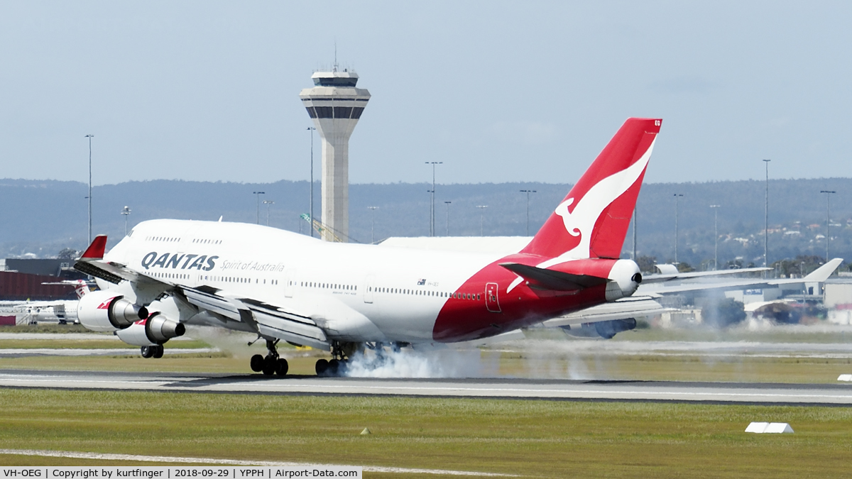 VH-OEG, 2002 Boeing 747-438/ER C/N 32911, Boeing 747-438. Qantas VH-OEG, runway 03, YPPH 29/09/18.