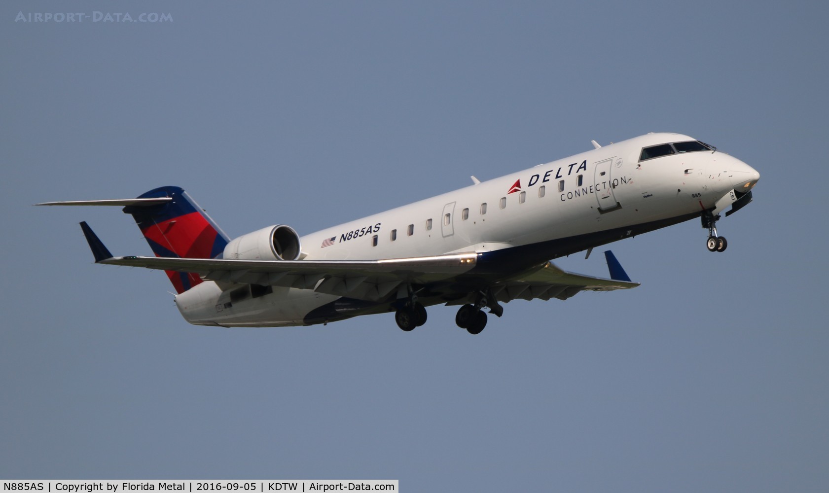 N885AS, 2001 Bombardier CRJ-200ER (CL-600-2B19) C/N 7521, Delta Connection