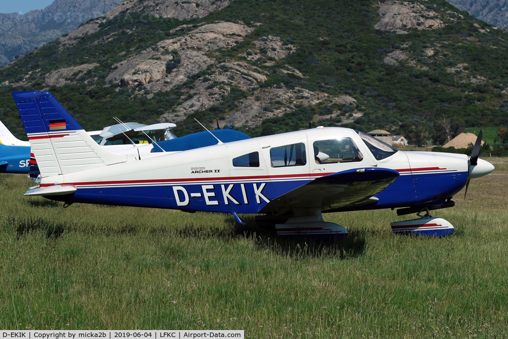 D-EKIK, Piper PA-28-181 Archer II C/N 2843067, Parked
