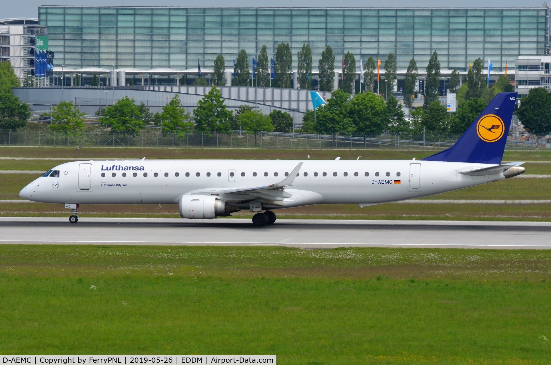 D-AEMC, 2009 Embraer 195LR (ERJ-190-200LR) C/N 19000300, Lufthansa ERJ195