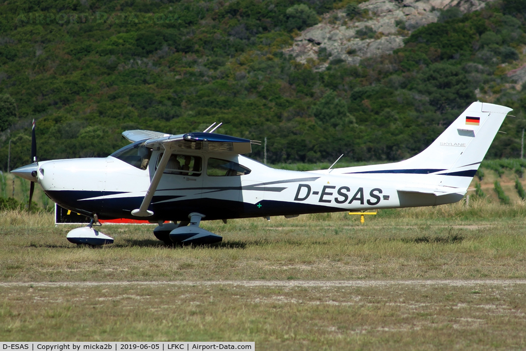 D-ESAS, Cessna 182S Skylane Skylane C/N 18282303, Taxiing