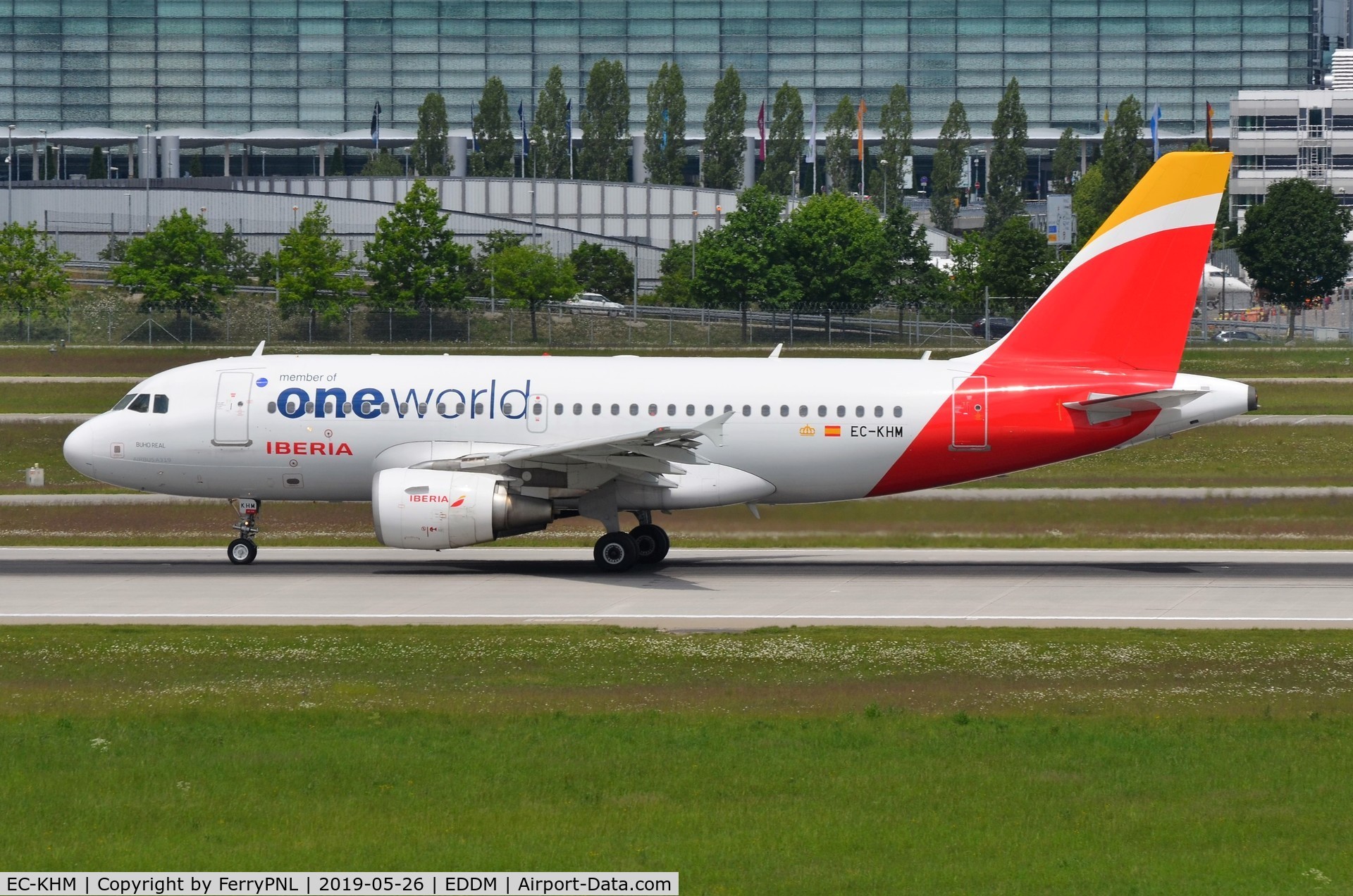 EC-KHM, 2007 Airbus A319-111 C/N 3209, Iberia A319 with One World tittles.
