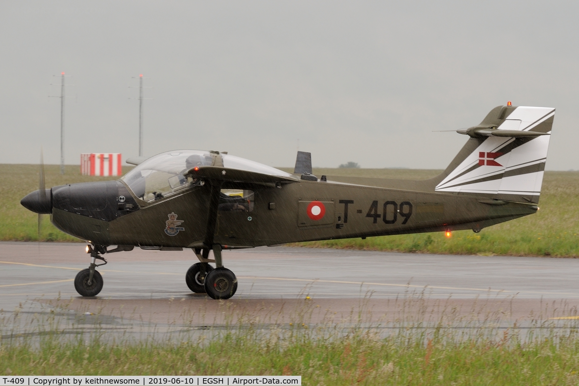 T-409, Saab T-17 Supporter C/N 15-209, Arriving at very wet Norwich.