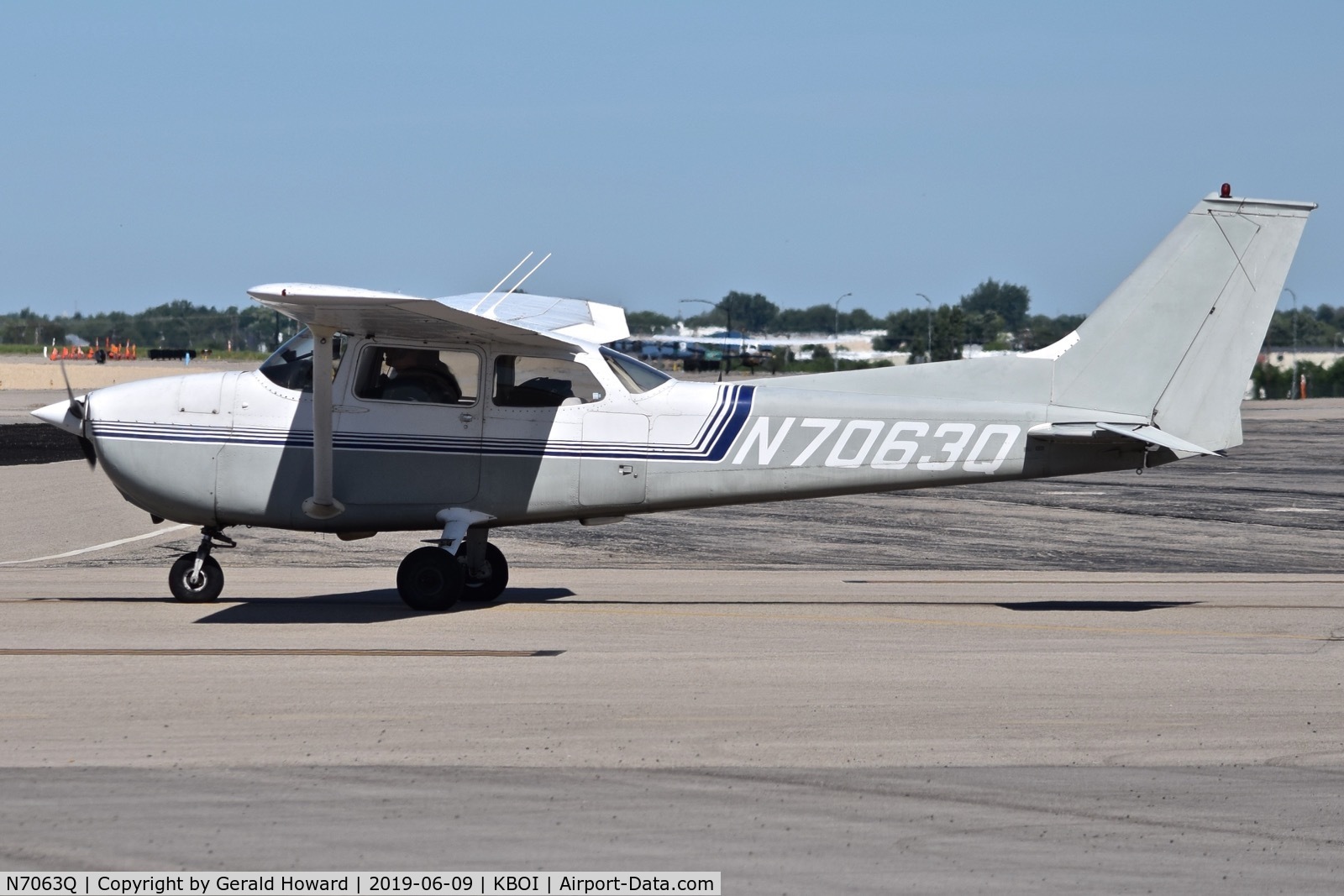 N7063Q, 1972 Cessna 172L C/N 17260363, Taxiing to Alpha.