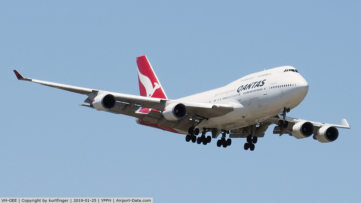 VH-OEE, 2002 Boeing 747-438/ER C/N 32909, Boeing 747. Qantas VH-OEE, final runway 21 YPPH 25/01/19.