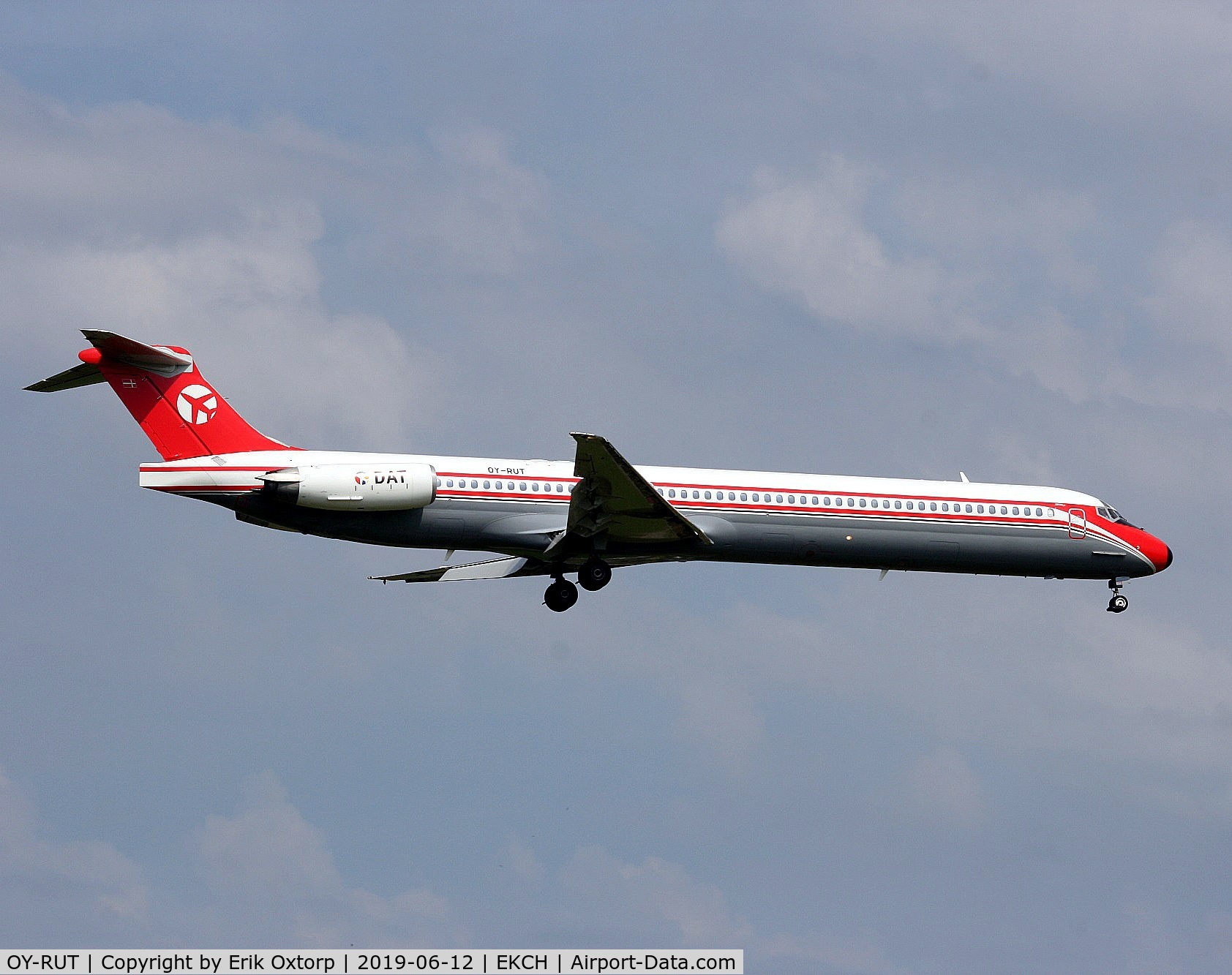 OY-RUT, 1991 McDonnell Douglas MD-82 (DC-9-82) C/N 49902, OY-RUT in the special DAT c/S. Landing rw 04L