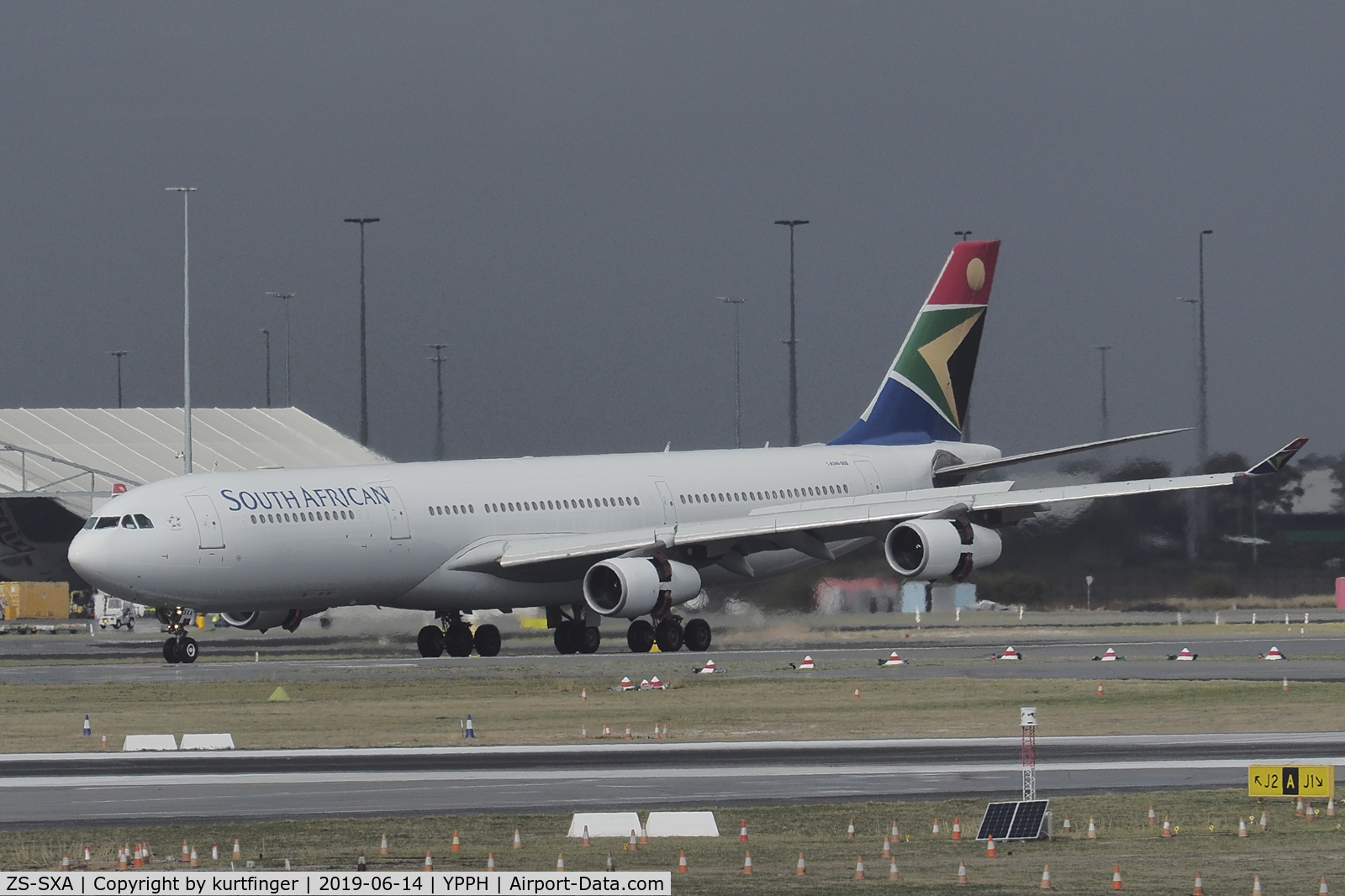 ZS-SXA, 2003 Airbus A340-313E C/N 544, Airbus A340-313. South African Airways ZS-SXA ex Johannesburg (JNB) runway 21, YPPH 14/06/19.