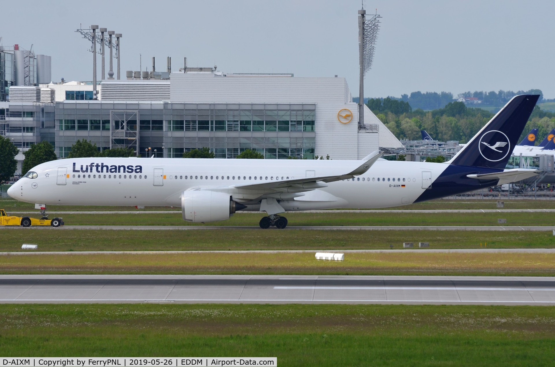 D-AIXM, 2019 Airbus A350-941 C/N 287, Lufthansa A359 under tow