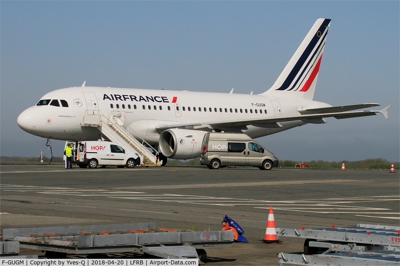 F-GUGM, 2006 Airbus A318-111 C/N 2750, Airbus A318-111, Parked, Brest-Bretagne airport (LFRB-BES)