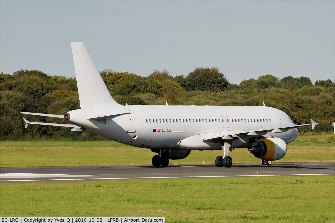 EC-LRG, 2001 Airbus A320-214 C/N 1516, Airbus A320-214, Take off run rwy 07R, Brest-Bretagne airport (LFRB-BES)