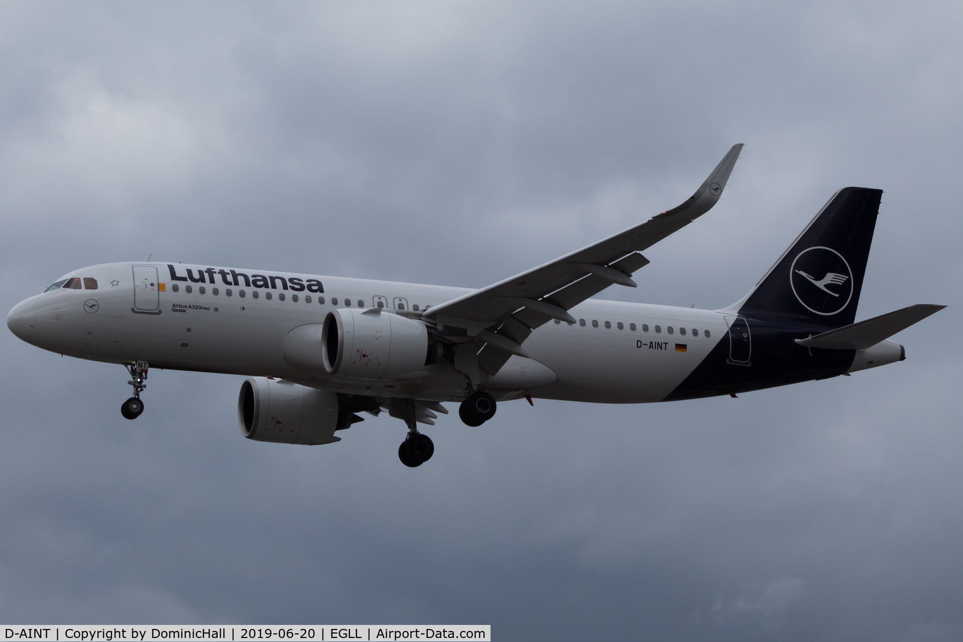 D-AINT, 2019 Airbus A320-271NEO C/N 8708, Landing RWY 27R