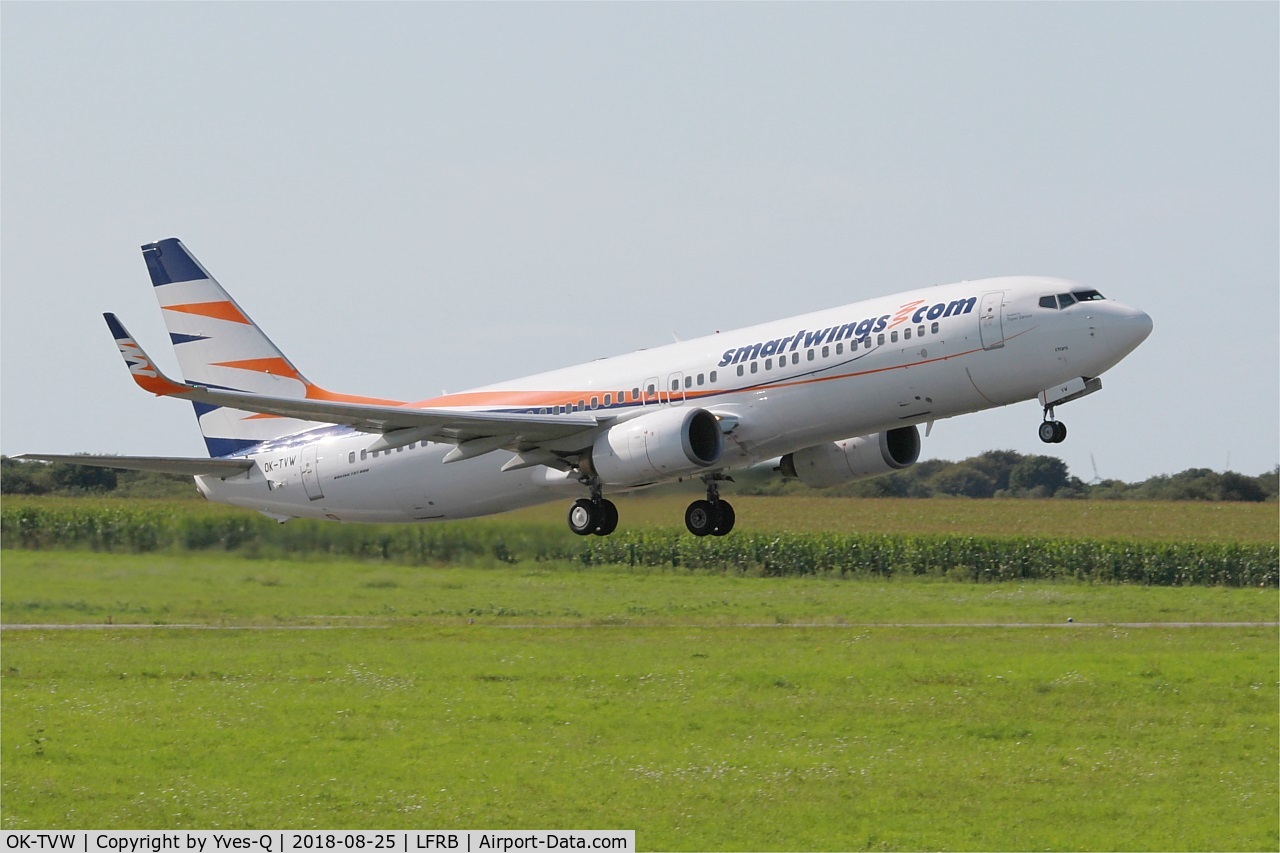 OK-TVW, 2004 Boeing 737-86Q C/N 30295, Boeing 737-86Q, Take off rwy 07R, Brest-Bretagne airport (LFRB-BES)