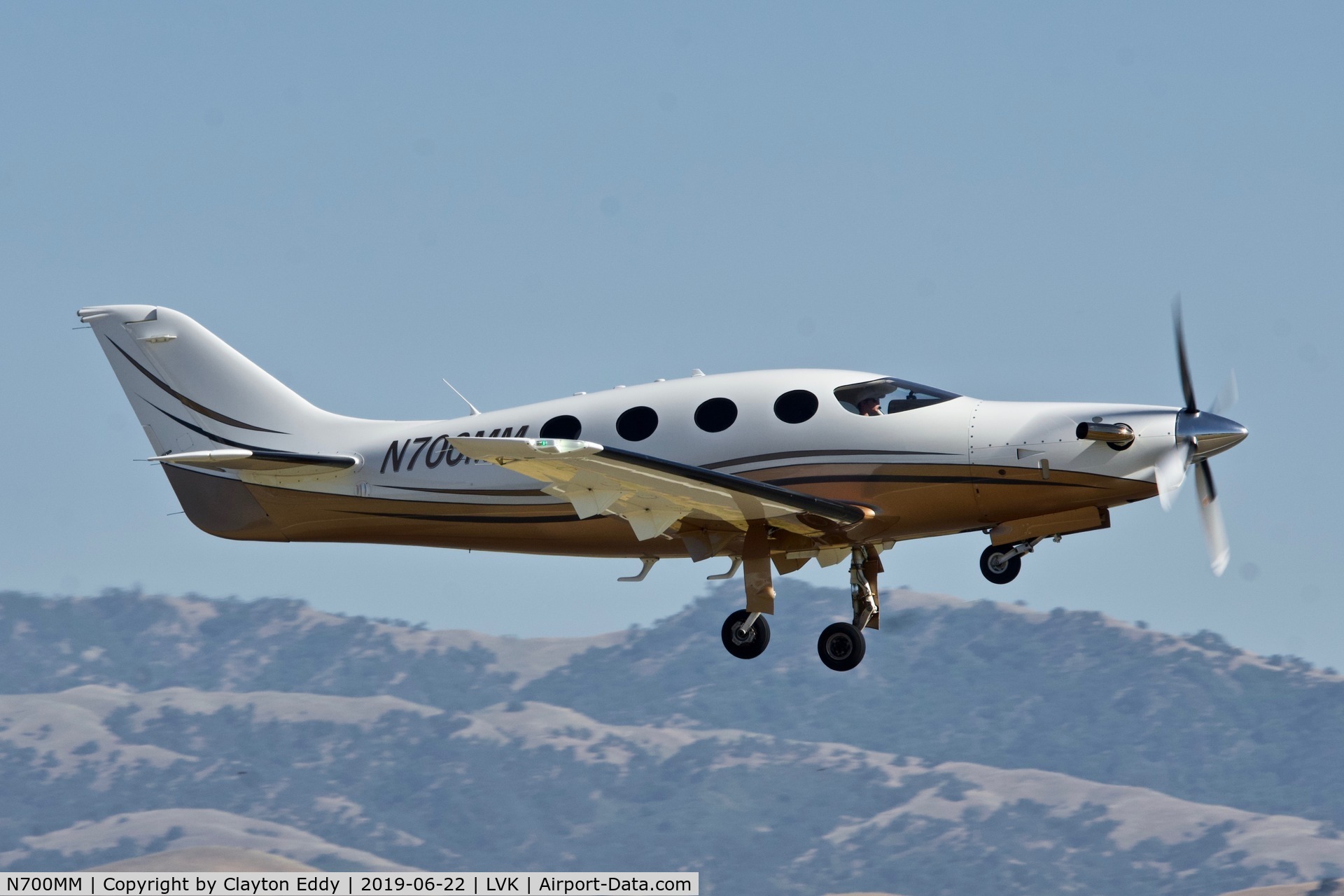 N700MM, 2006 Epic LT Dynasty C/N 010, Livermore Airport California 2019.
