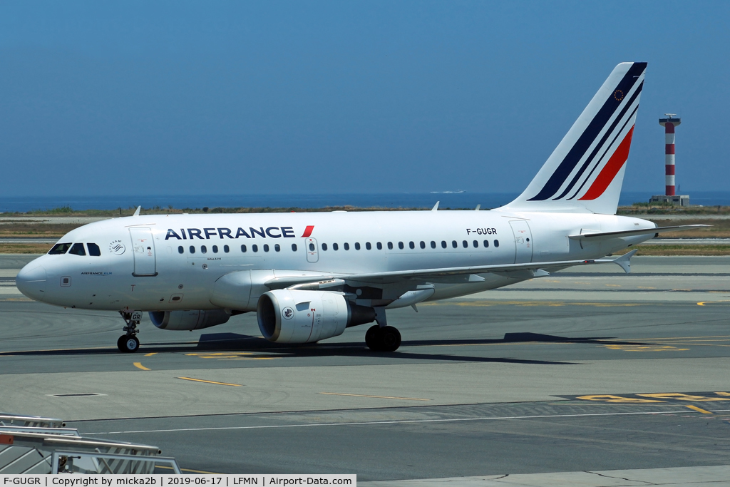 F-GUGR, 2007 Airbus A318-111 C/N 3009, Taxiing