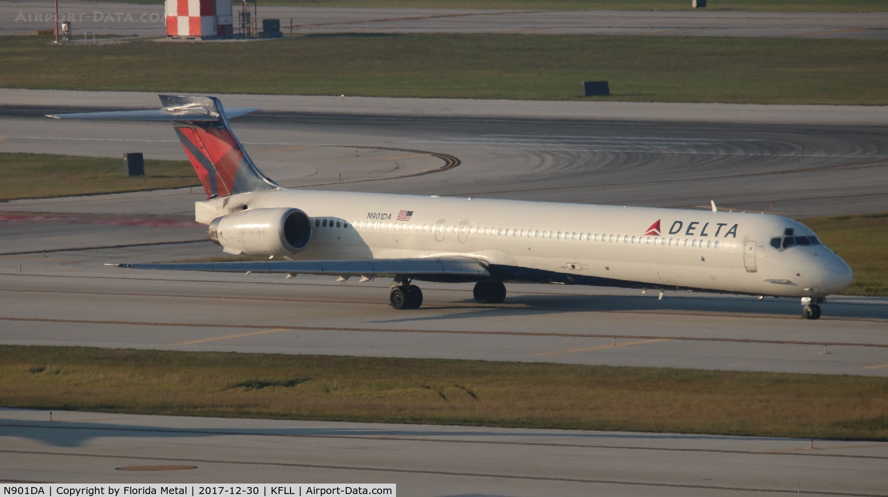 N901DA, 1995 McDonnell Douglas MD-90-30 C/N 53381, FLL spotting