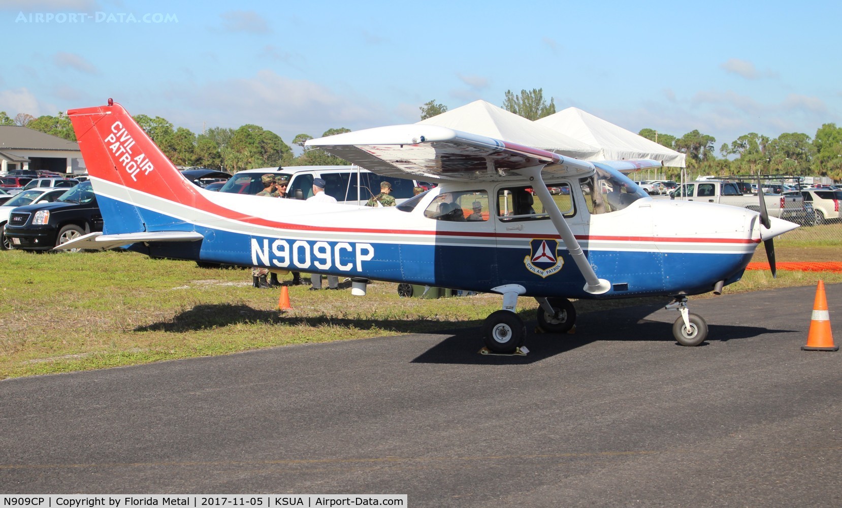 N909CP, 2001 Cessna 172S C/N 172S8909, Stuart AirShow