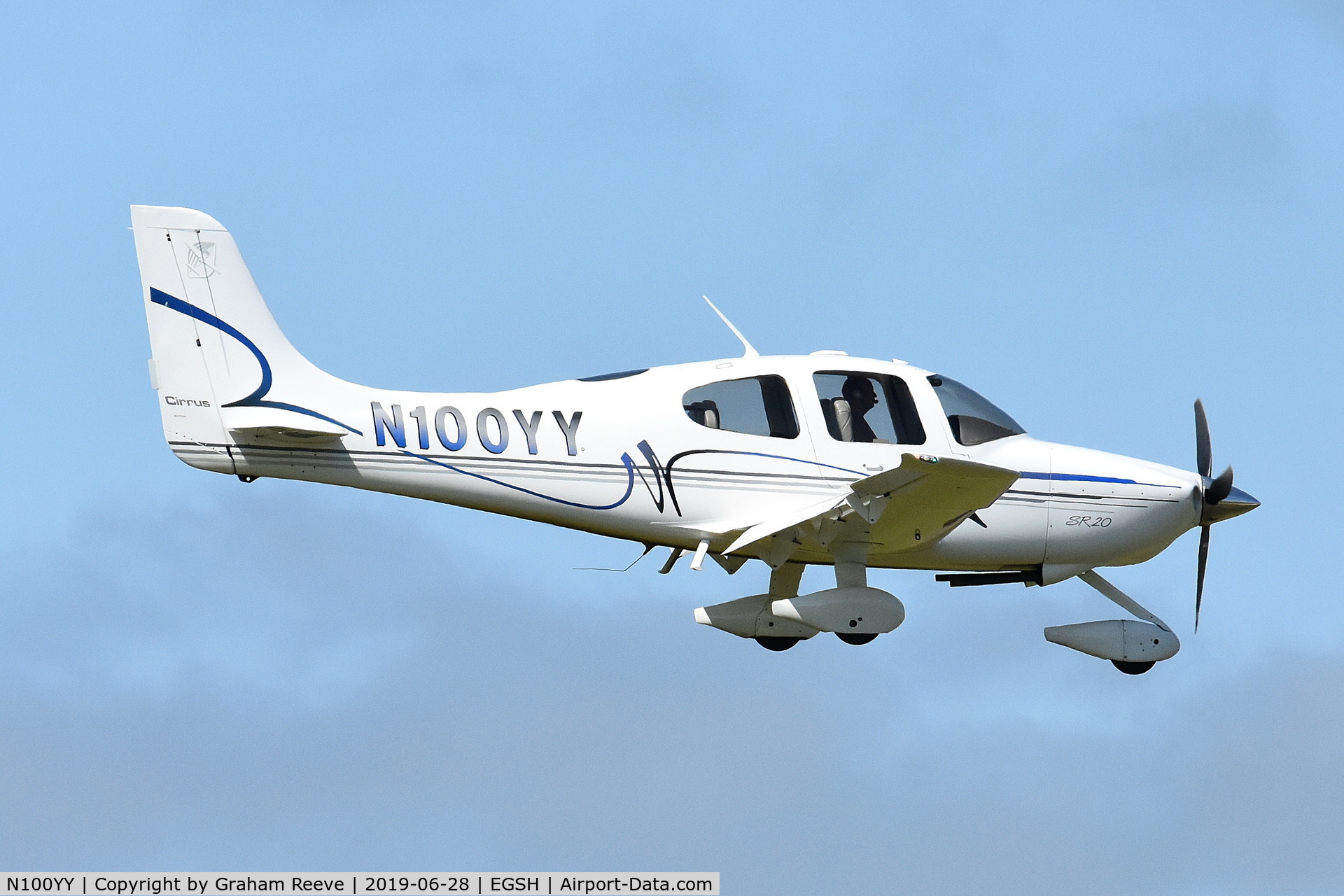 N100YY, 2002 Cirrus SR20 C/N 1183, Landing at Norwich.