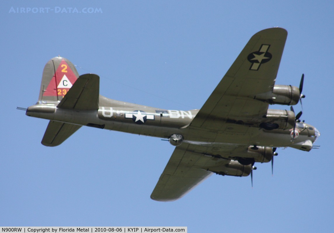 N900RW, 1944 Boeing B-17G Flying Fortress C/N 8627, Thunder Over Michigan 2010