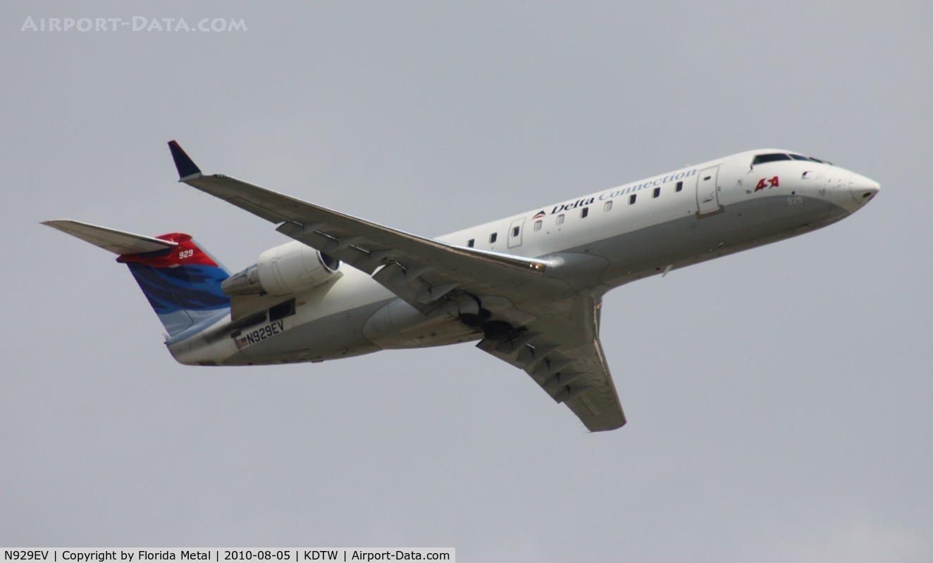 N929EV, 2004 Bombardier CRJ-200ER (CL-600-2B19) C/N 8007, DTW spotting