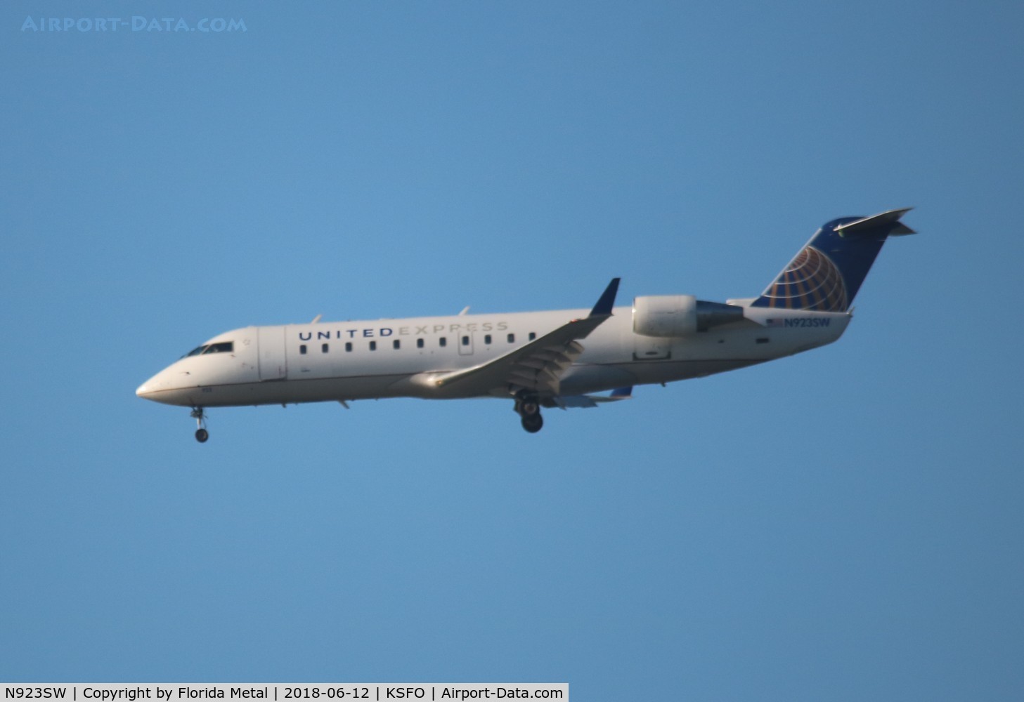 N923SW, 2002 Bombardier CRJ-200LR (CL-600-2B19) C/N 7664, SFO spotting