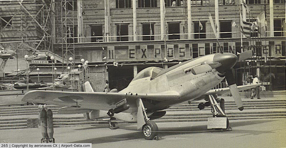 265, 1944 North American P-51D Mustang C/N 122-31303, II Exposición Aeronáutica en la explanada Municipal. Año 1957.
foto Manuel Lanza.