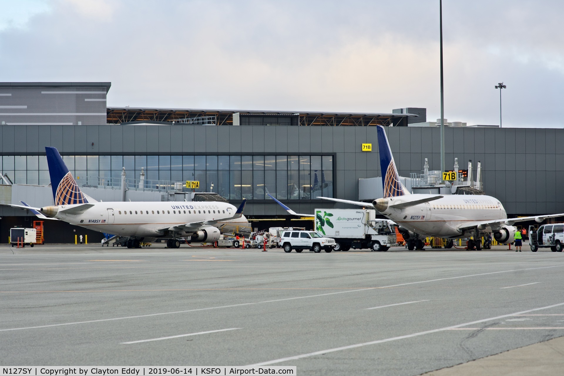 N127SY, 2014 Embraer 175LR (ERJ-170-200LR) C/N 17000441, SFO 2019.