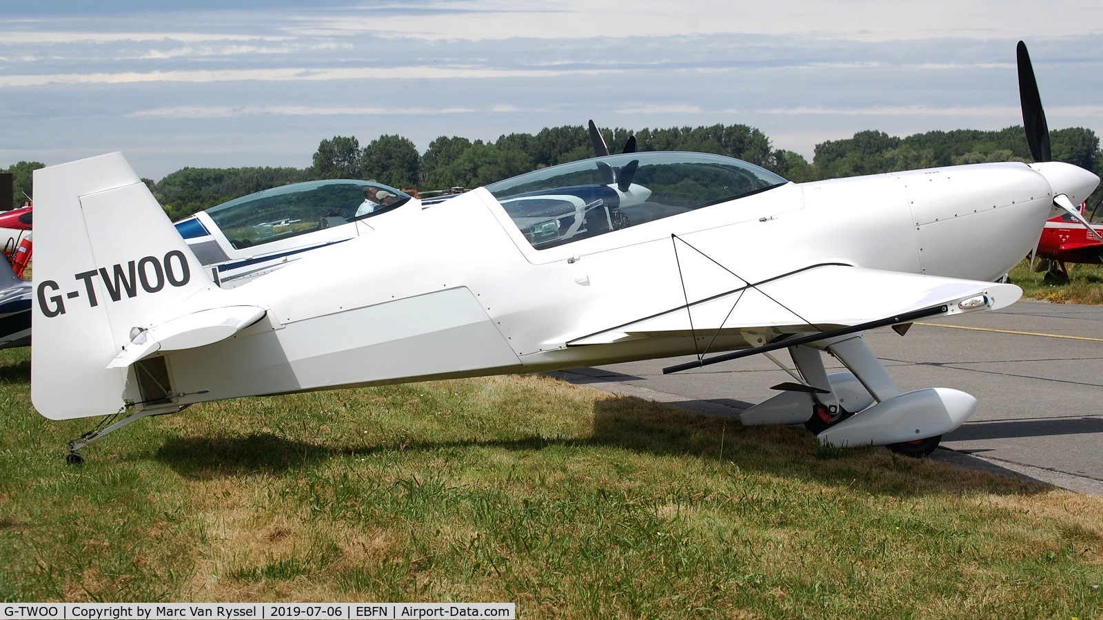 G-TWOO, 1996 Extra EA-300/200 C/N 05, Aerobatic Championships at Koksijde.