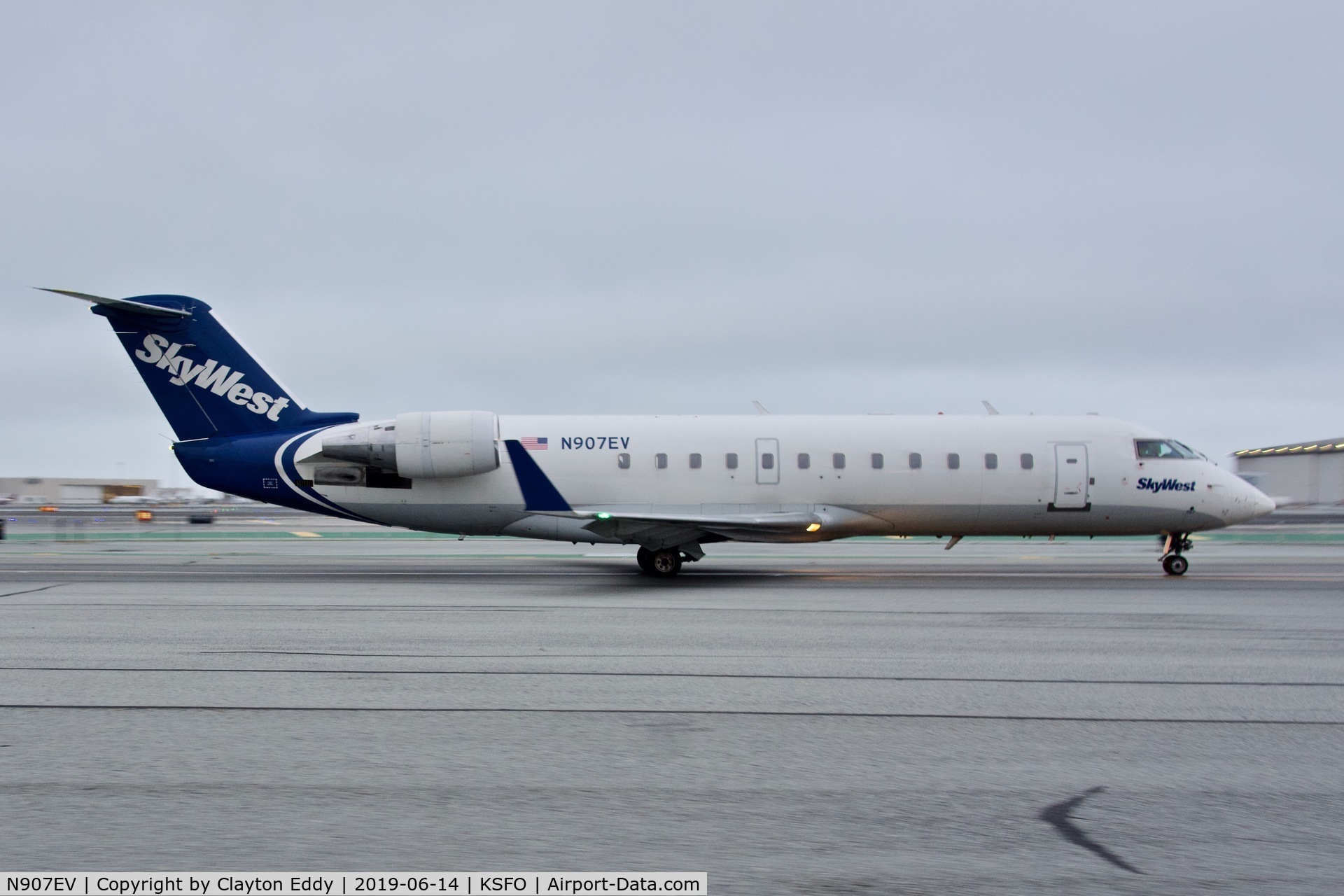 N907EV, 2002 Bombardier CRJ-200ER (CL-600-2B19) C/N 7648, SFO 2019.