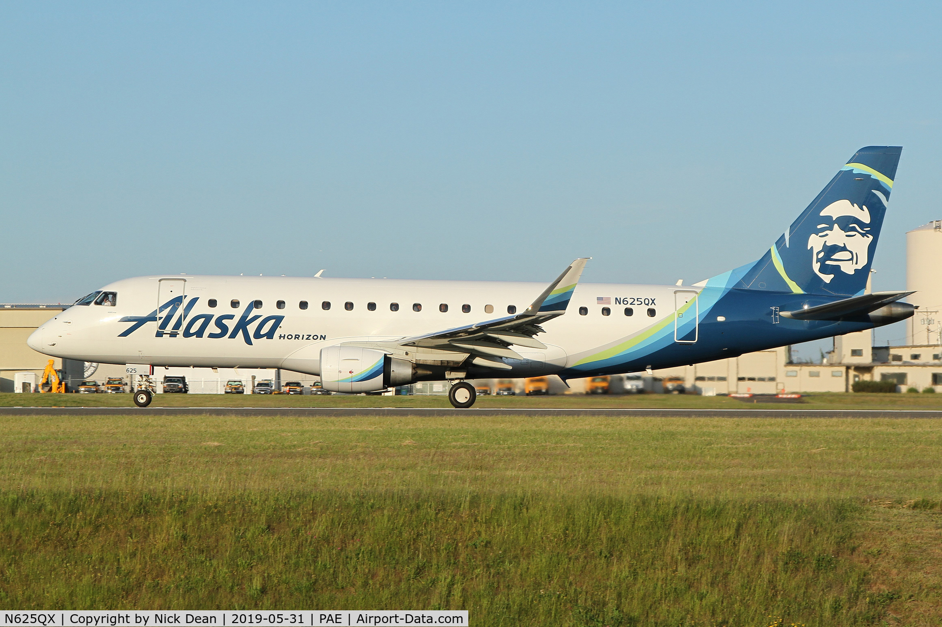 N625QX, 2017 Embraer 175LR (ERJ-170-200LR) C/N 17000658, PAE/KPAE