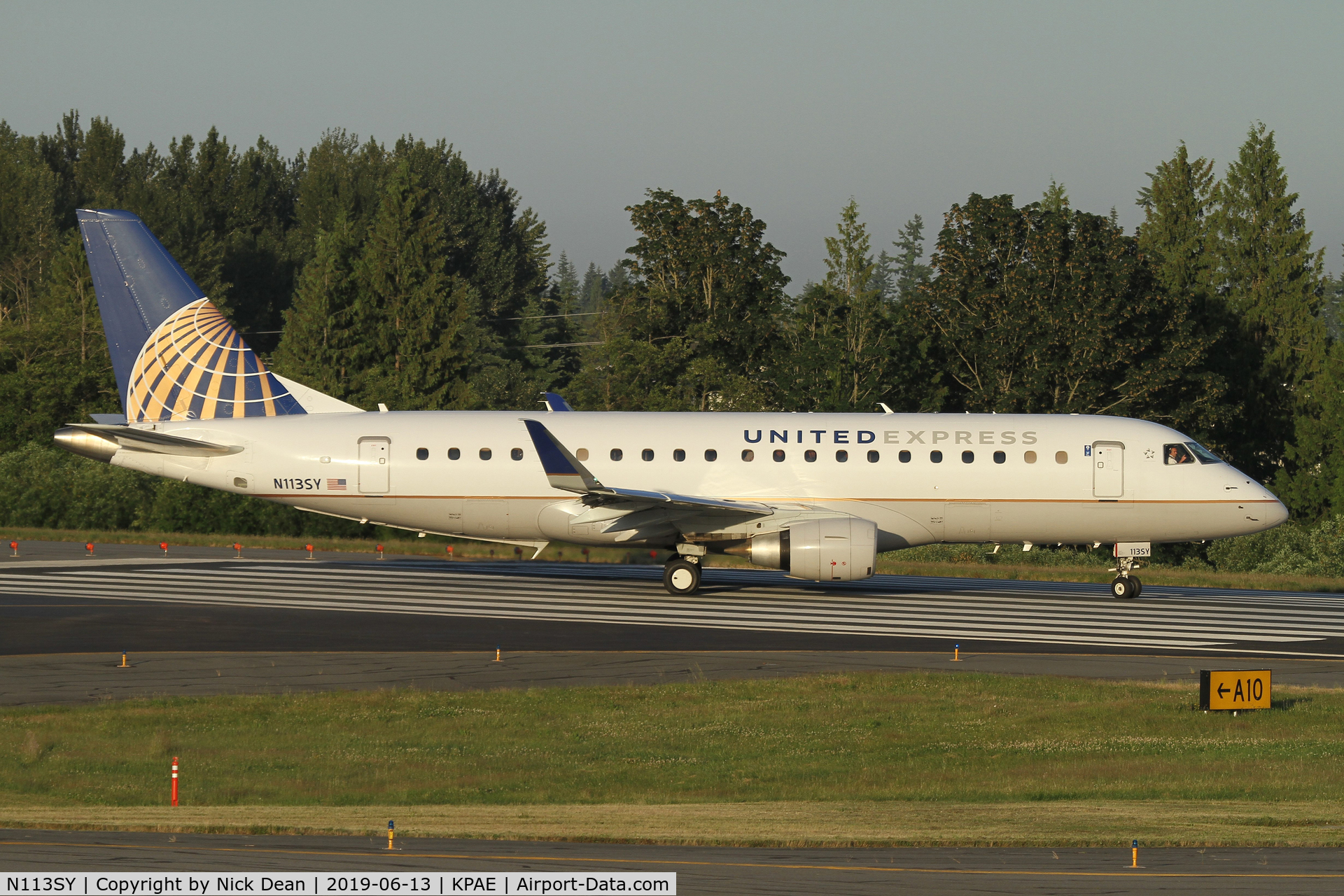N113SY, 2014 Embraer 175LR (ERJ-170-200LR) C/N 17000407, PAE/KPAE