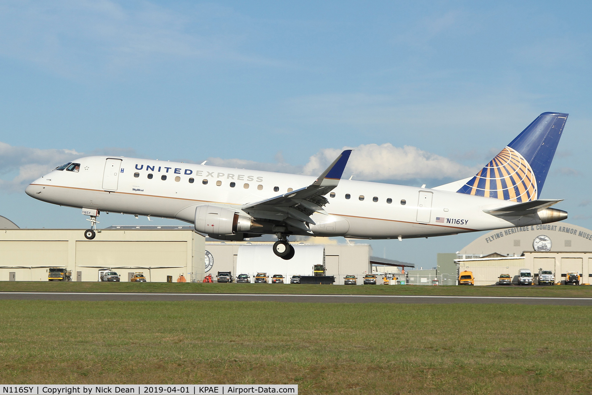 N116SY, 2014 Embraer 175LR (ERJ-170-200LR) C/N 17000411, PAE/KPAE