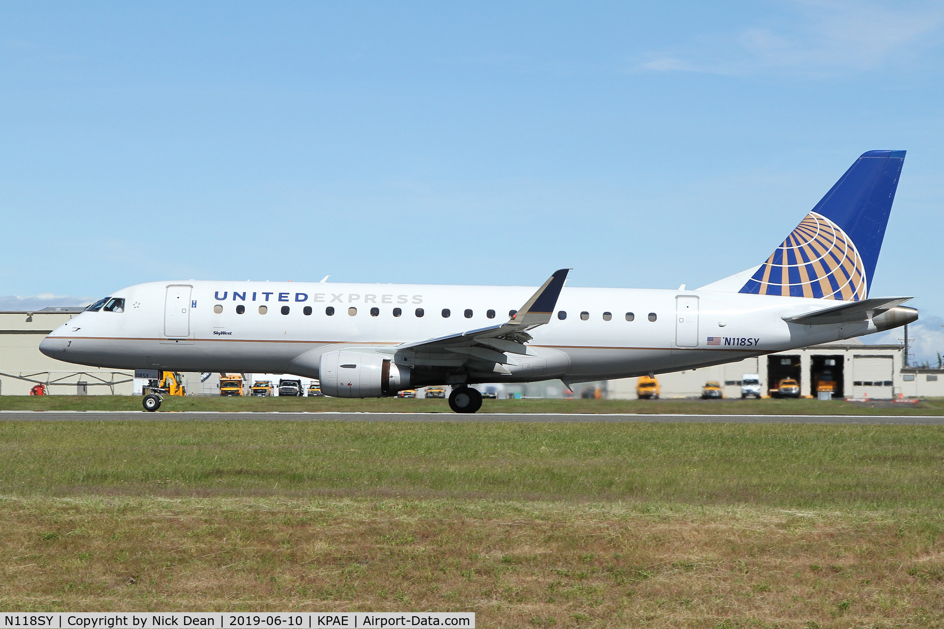 N118SY, 2014 Embraer 175LR (ERJ-170-200LR) C/N 17000420, PAE/KPAE