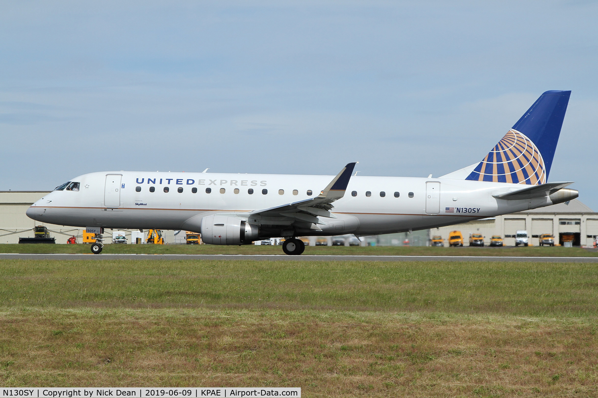 N130SY, 2015 Embraer 175LR (ERJ-170-200LR) C/N 17000449, PAE/KPAE