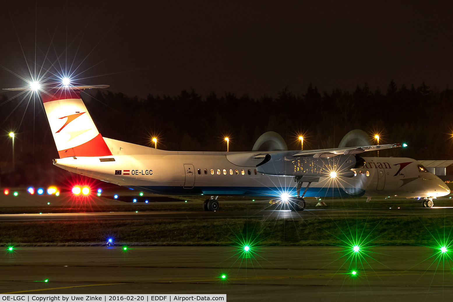 OE-LGC, 2000 De Havilland Canada DHC-8-402Q Dash 8 C/N 4026, Night