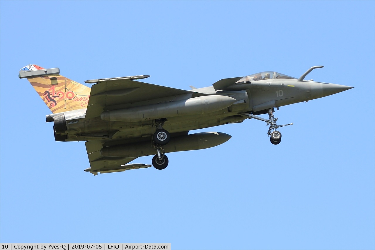 10, 2002 Dassault Rafale M C/N 10, Dassault Rafale M, on final rwy 08, Landivisiau naval air base (LFRJ)