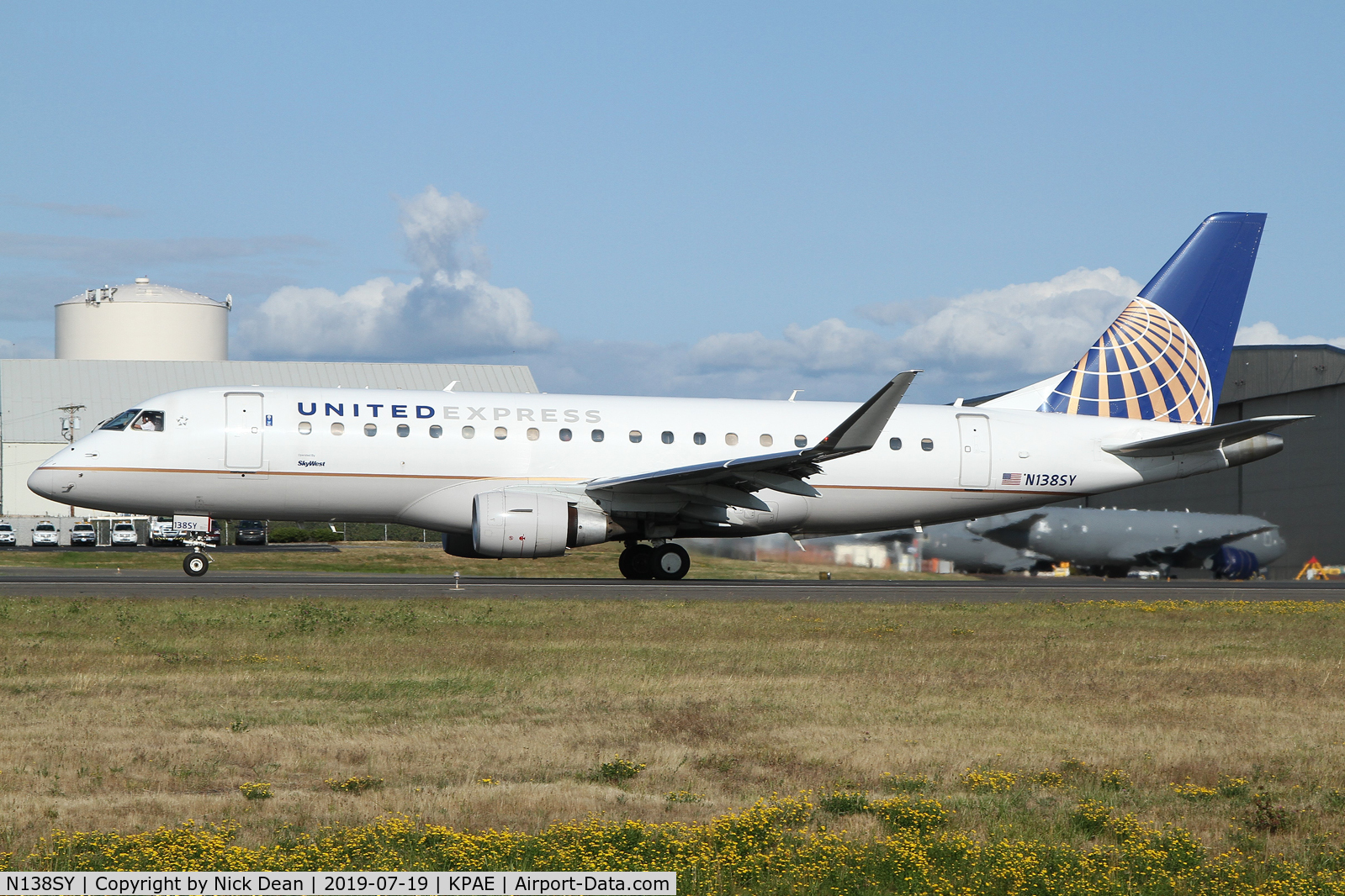 N138SY, 2015 Embraer 175LR (ERJ-170-200LR) C/N 17000446, PAE/KPAE