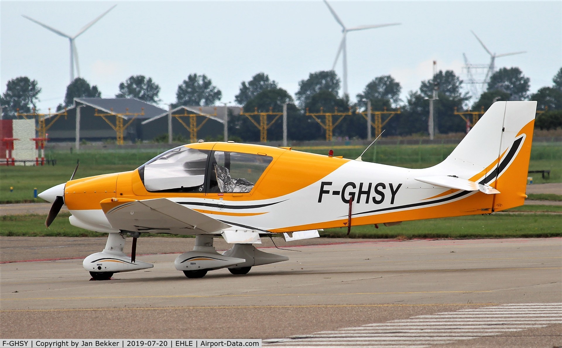 F-GHSY, 2002 Robin DR-400-140B Major C/N 2516, Lelystad Airport