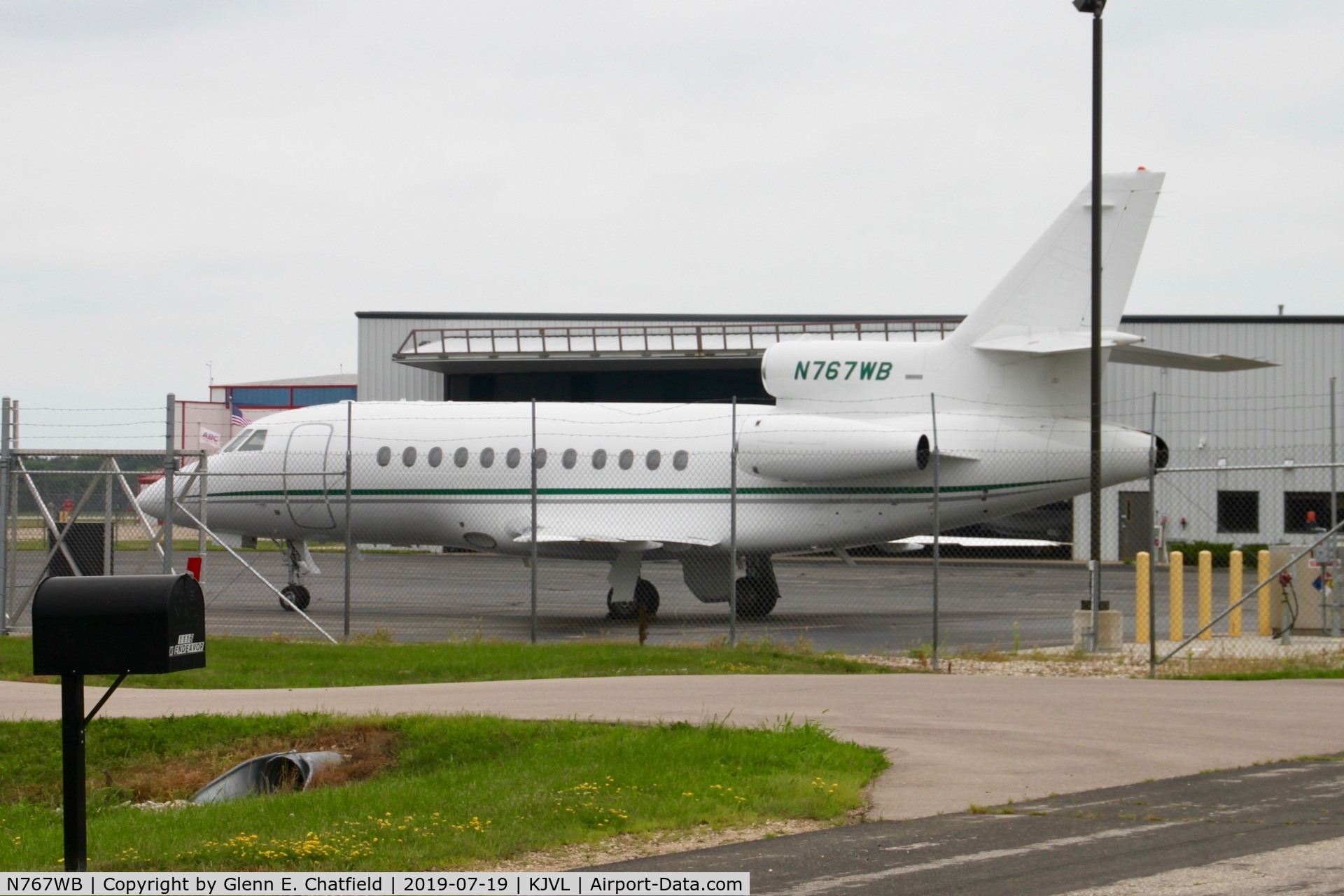 N767WB, 1993 Dassault Falcon 900 C/N 132, Parked for while