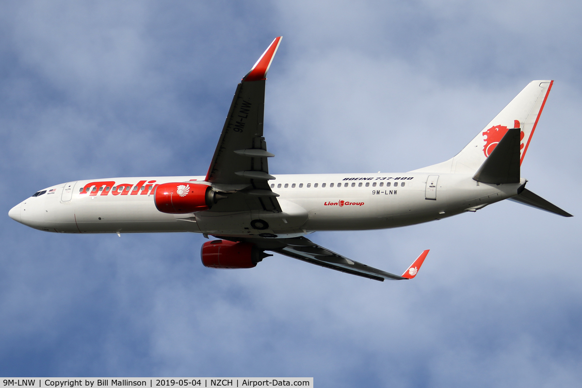 9M-LNW, 2015 Boeing 737-8GP C/N 39875/5616, fog diversion from AKL