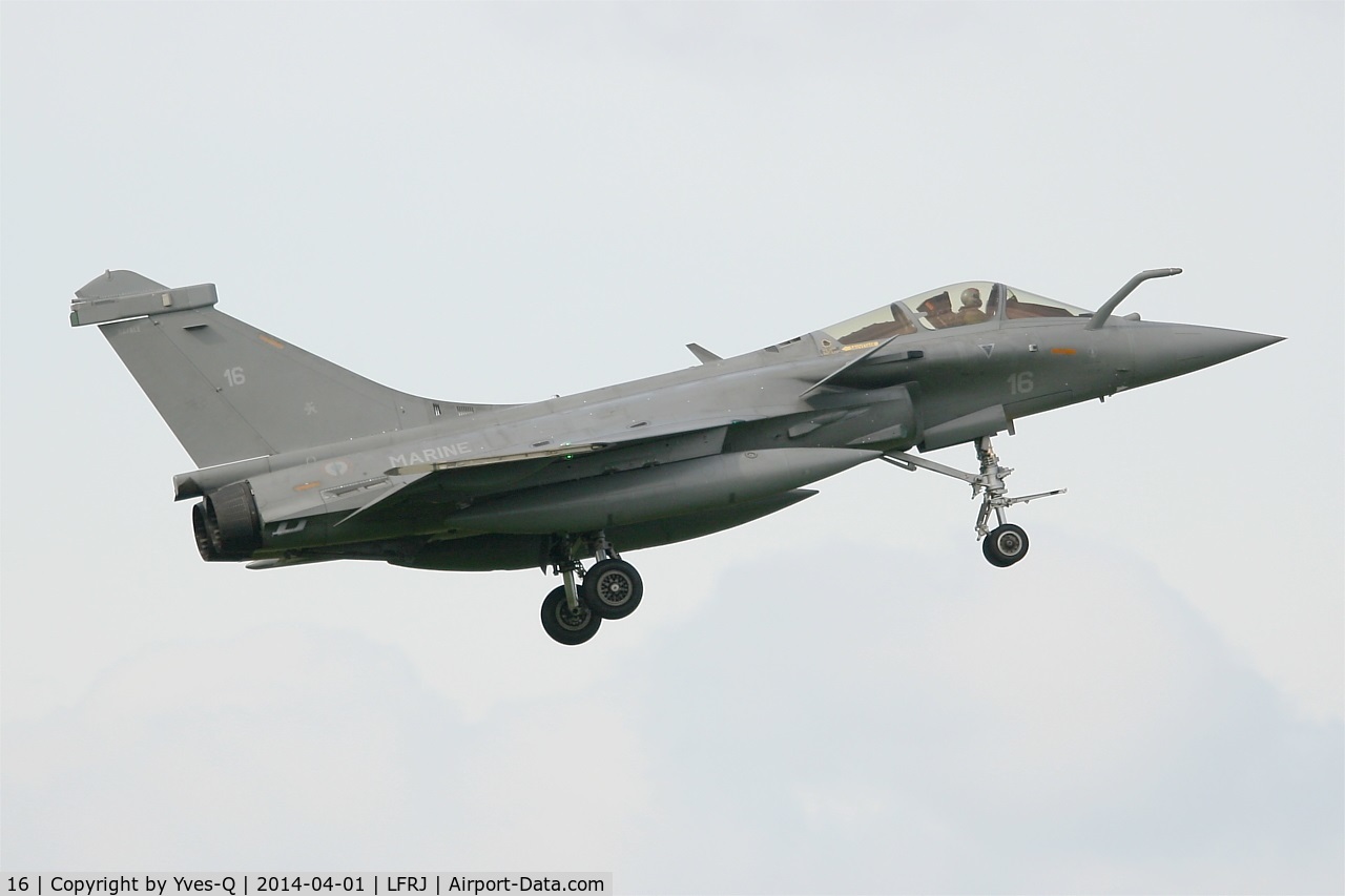 16, Dassault Rafale M C/N 16, Dassault Rafale M, On final rwy 08, Landivisiau Naval Air Base (LFRJ)