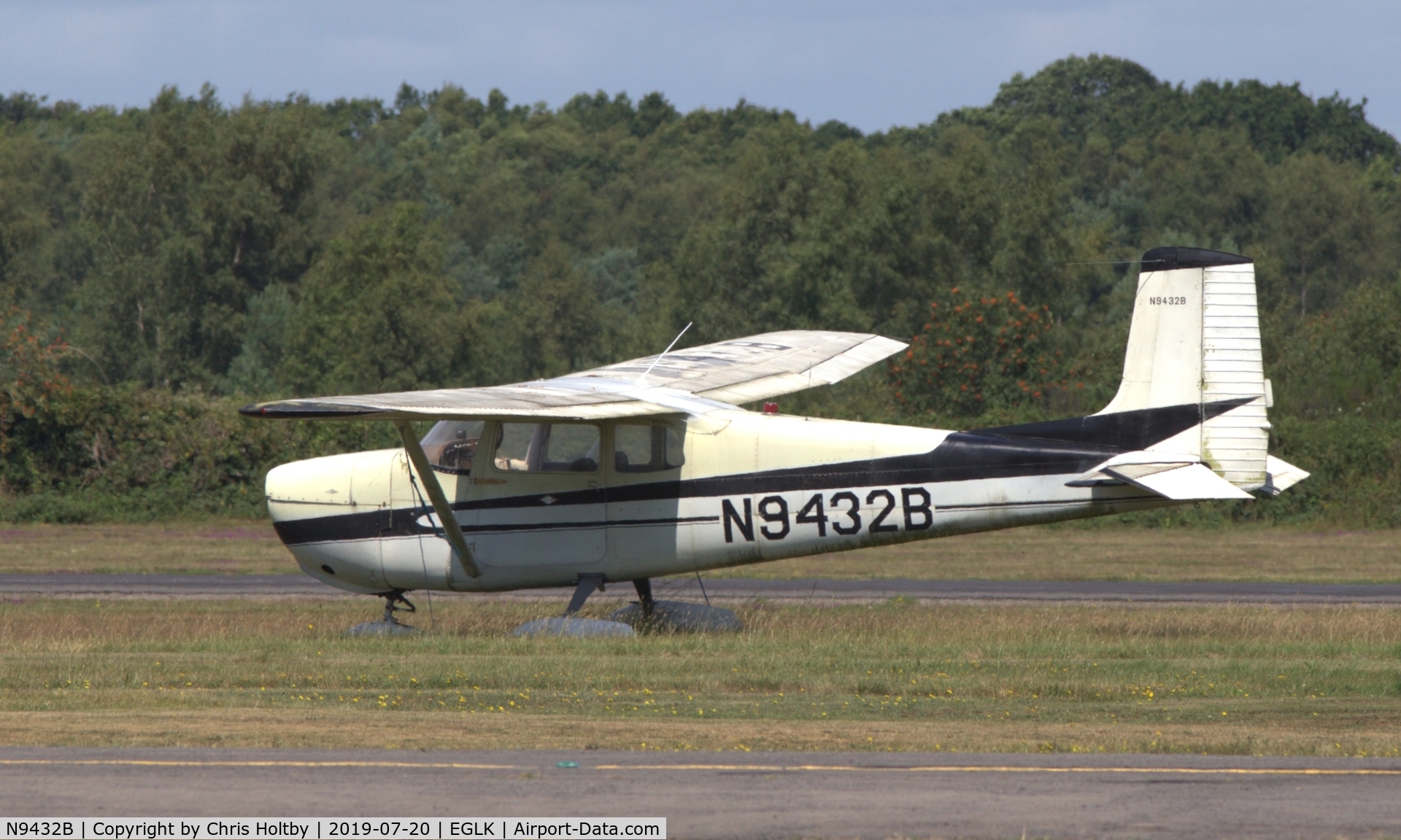 N9432B, 1958 Cessna 175 Skylark C/N 55232, Still weathering badly at Blackbushe.